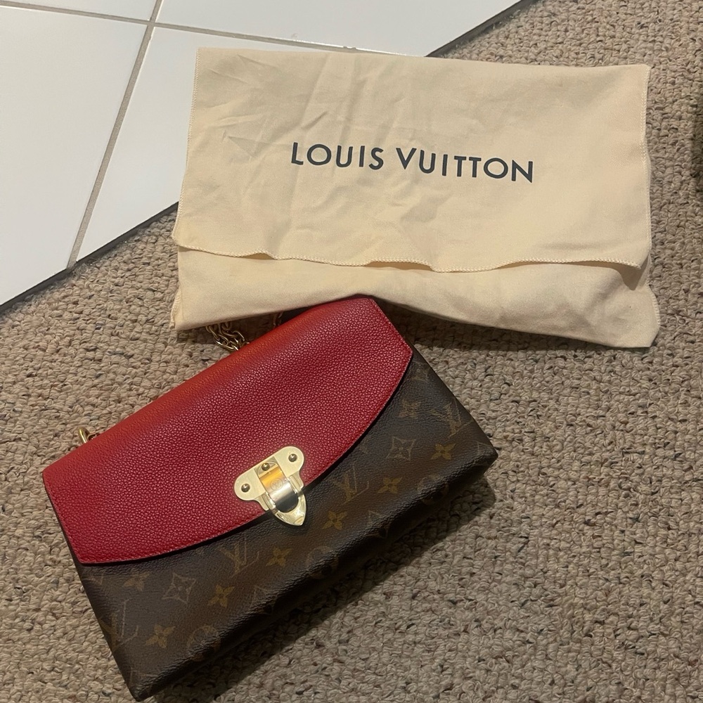 AUTHENTIC Louis Vuitton Pallas Chain Shoulder Bag Monogram and calfskin